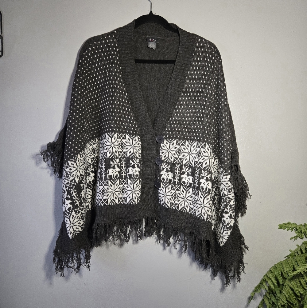 DOTS Nordic Reindeer Fringe Knit Poncho‎ – One Size